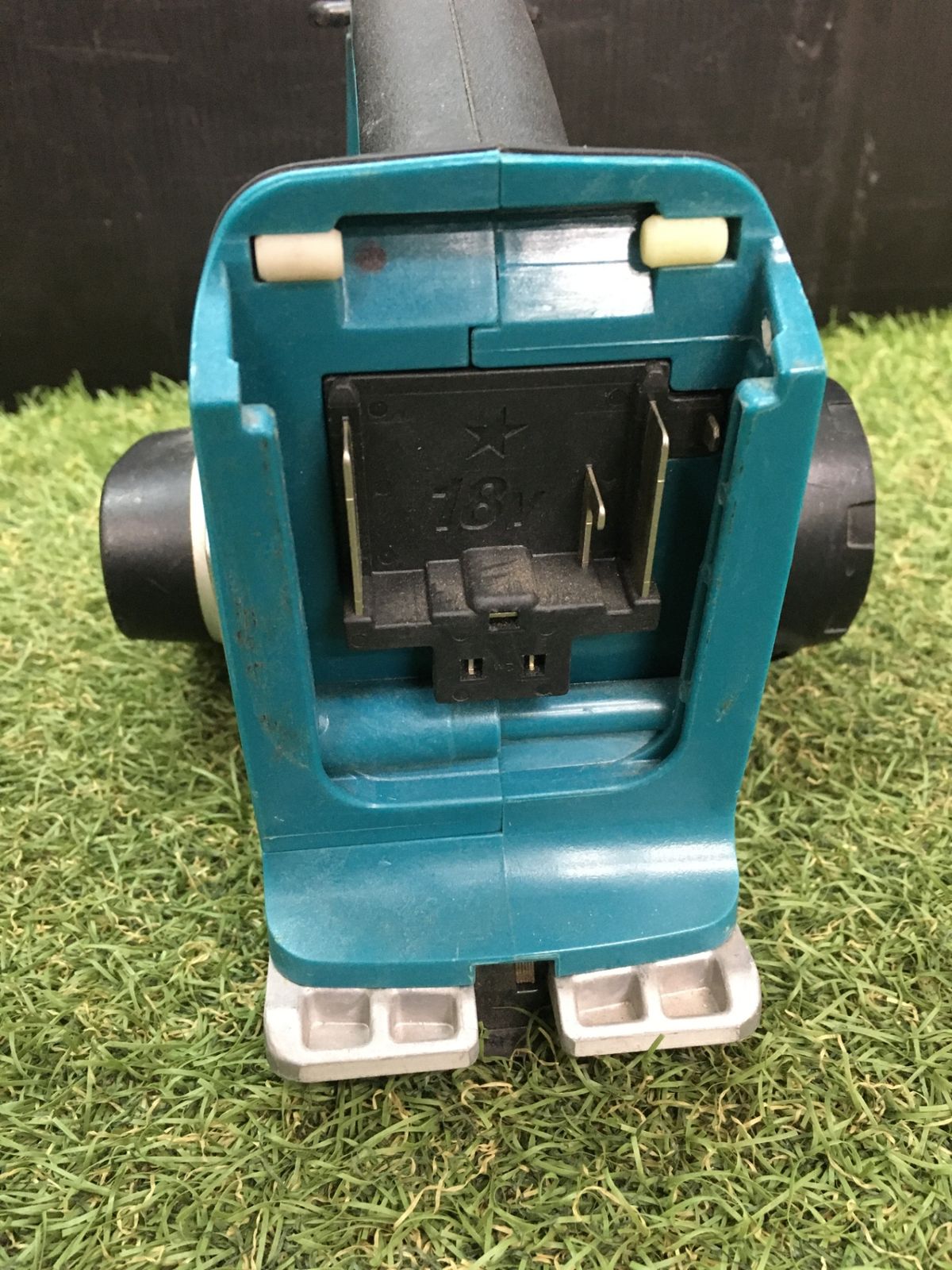  品 0906 マキタ 充電式カンナ 本体のみ 18 V 82 mm KP 180 DZ 面取り バリ取り 切削 切断 穴あけ