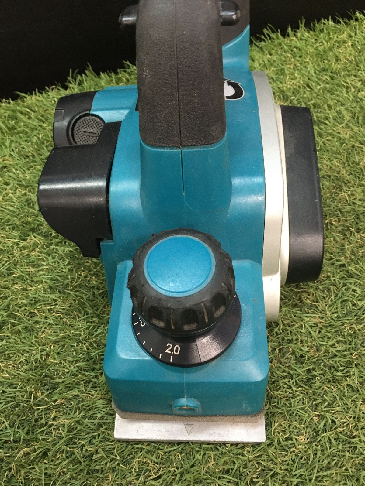 品 0906 マキタ 充電式カンナ 本体のみ 18 V 82 mm KP 180 DZ