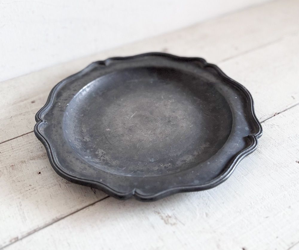 France antique ETAIN フランスアンティークピューター花リムプレート アトリエカフェアパレルインテリアショップコーディネート店舗什器内装建築空間デザイン