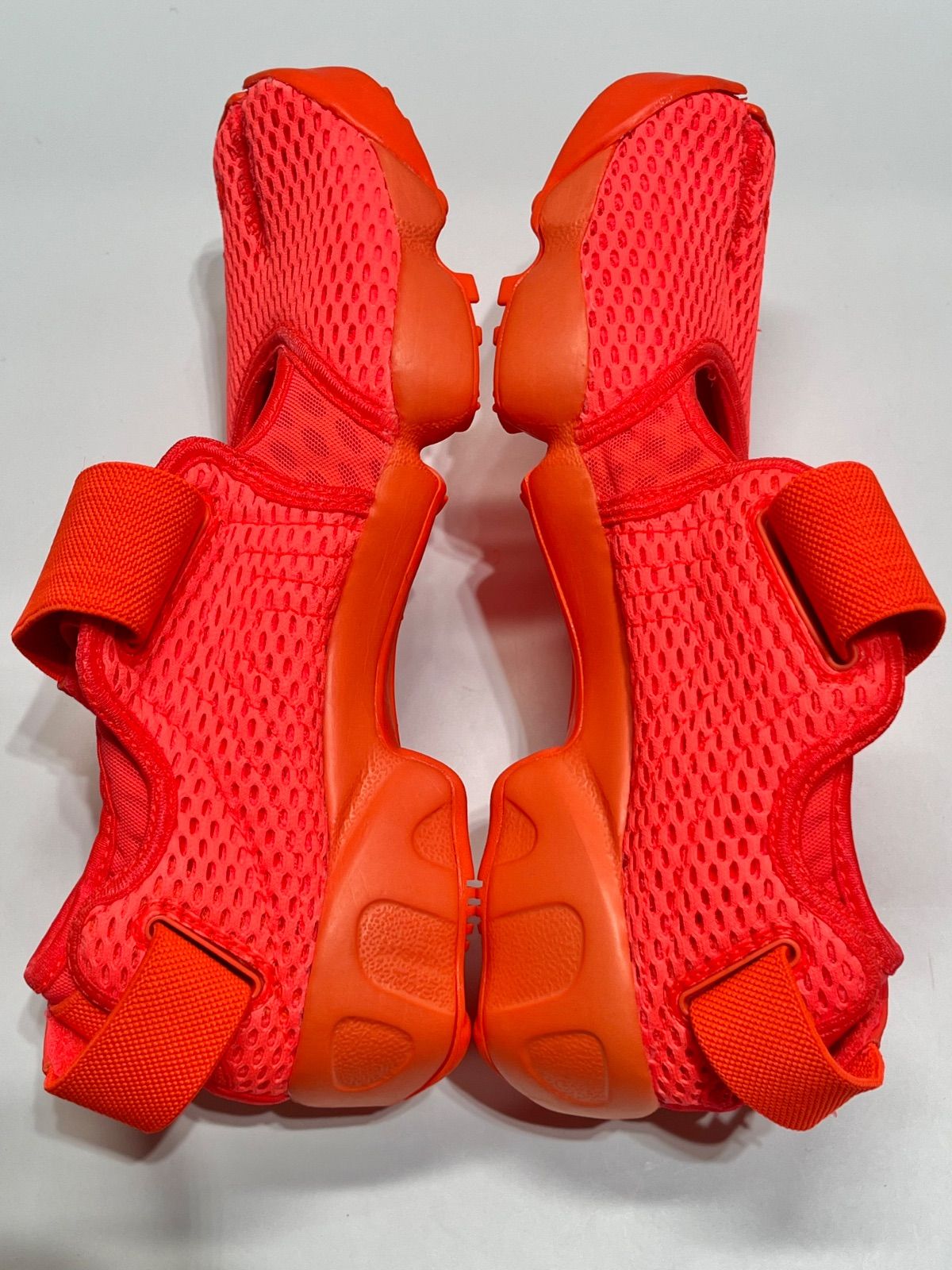  NIKE エアリフト 蛍光 オレンジ 24 cm スポーツサンダル サンダル ミュール