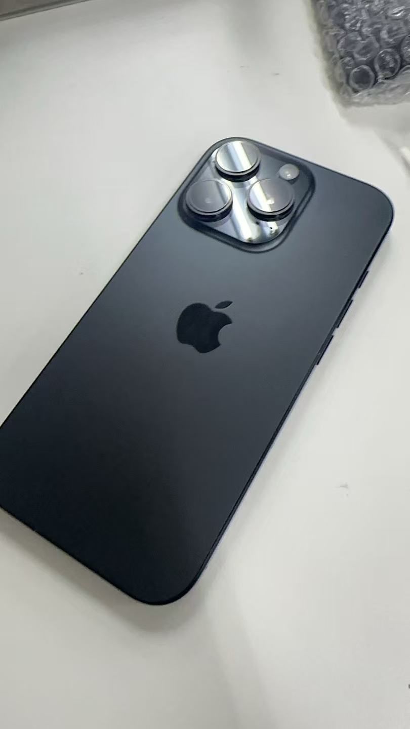 液晶訳ありiphone 16 pro 256GB ソフトバンク版 SIMフリー K49 スマホ