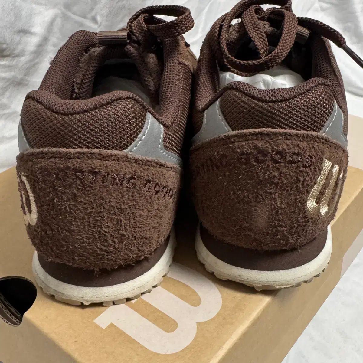 ランニングシューズ