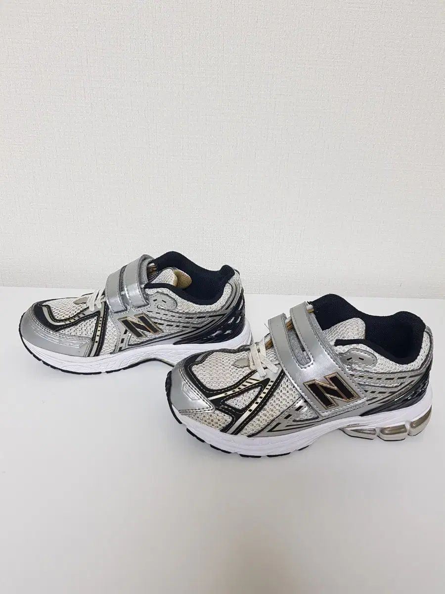 ニュー ンスキッズ 1906 スニーカー 200