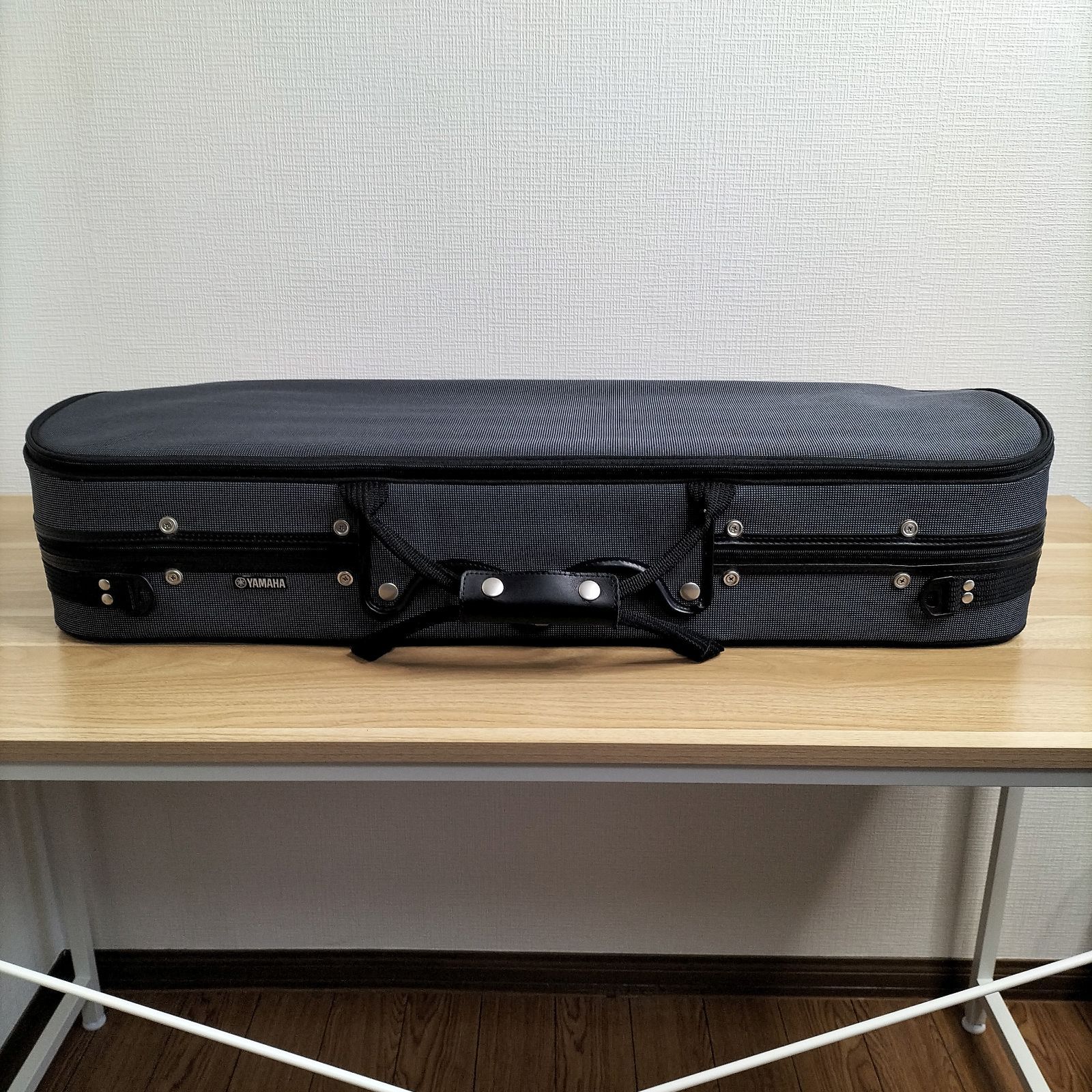 ほぼ新品 ヤマハ 純正 バイオリン 4/4用 セミハードケース ストラップ付き YAMAHA ヤマハ 純正 バイオリン ハードケース 4/4用 鍵なし - メルカリ