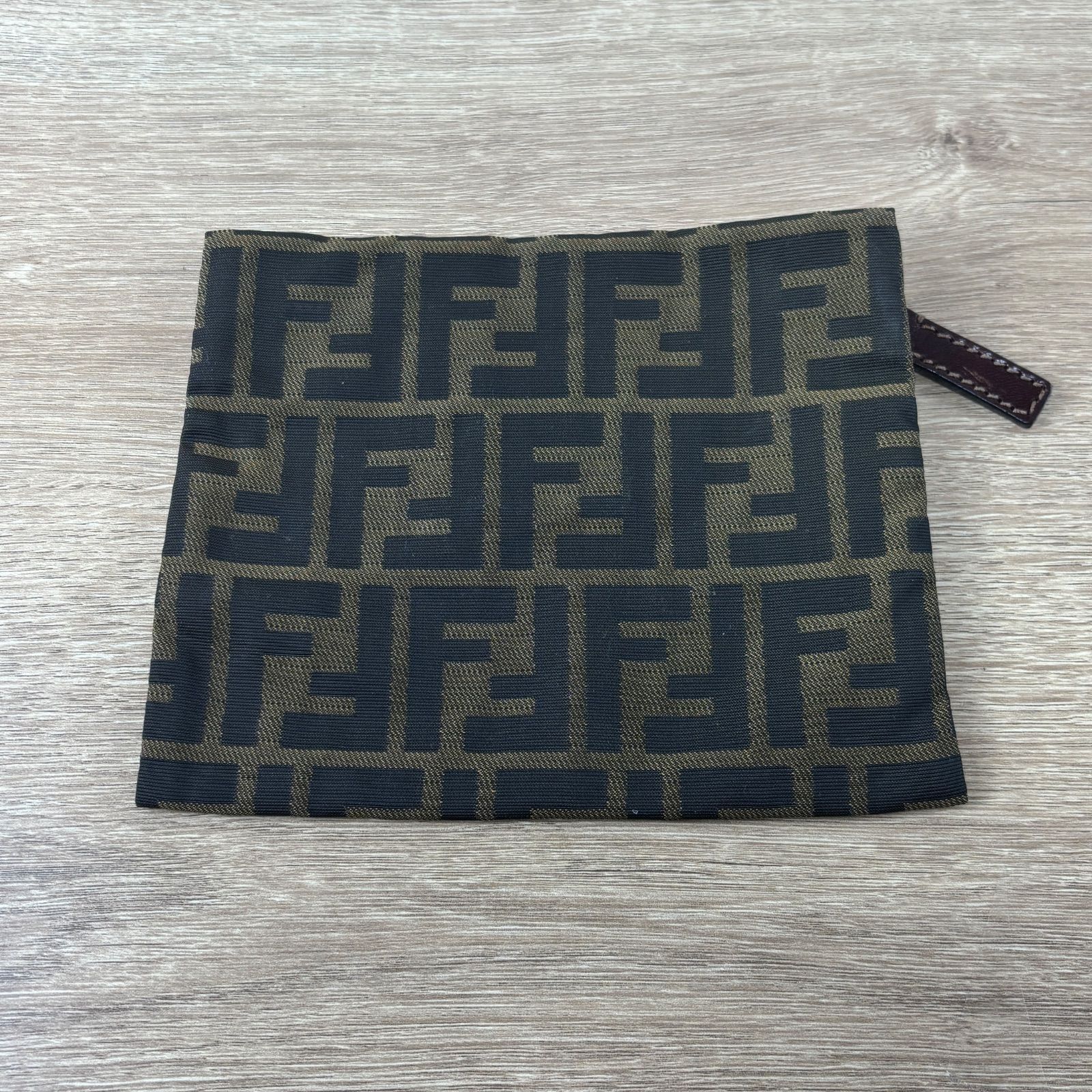 FENDI フェンディ ズッキーニ ズッカ柄 ミニポーチ FENDI - FENDI フェンディ ズッカ柄 ズッキーノ PVC×パテントレザー