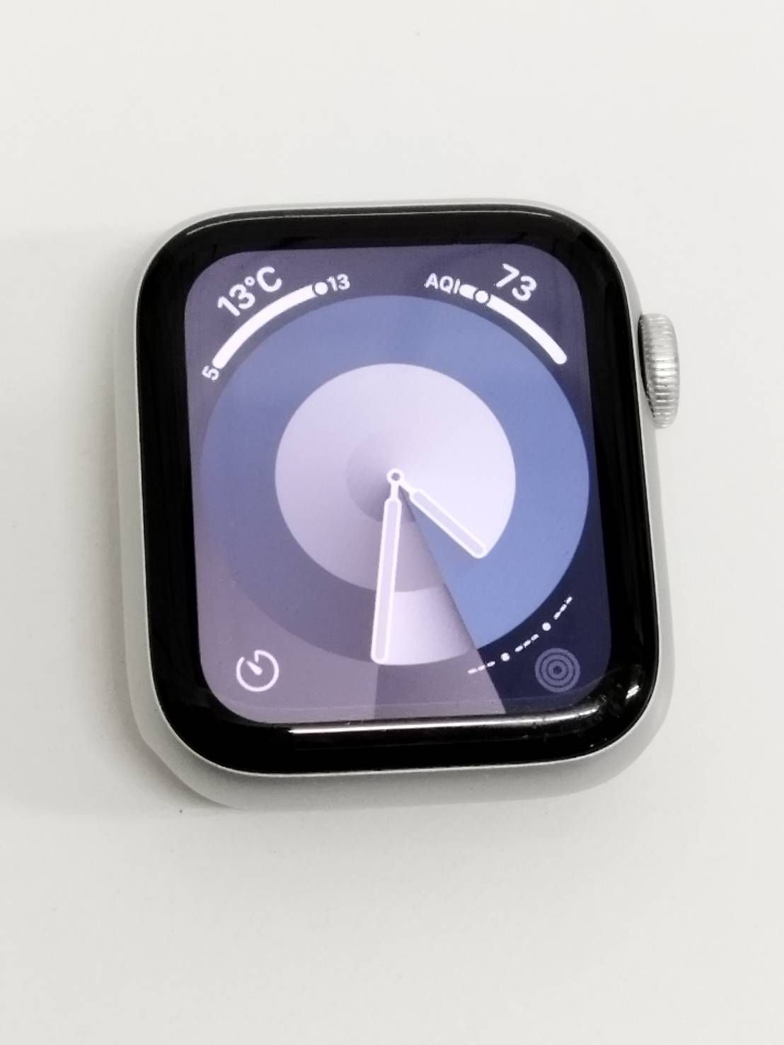 Apple Watch SE 第1世代 GPS 40 mm A 2351 シルバー MKQ 93 J