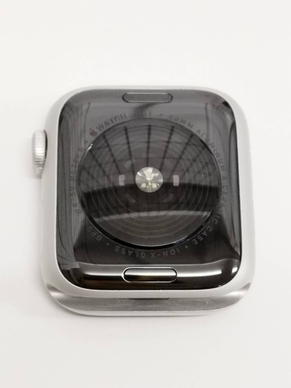 Apple Watch SE 第1世代 GPS 40 mm A 2351 シルバー MKQ 93 J