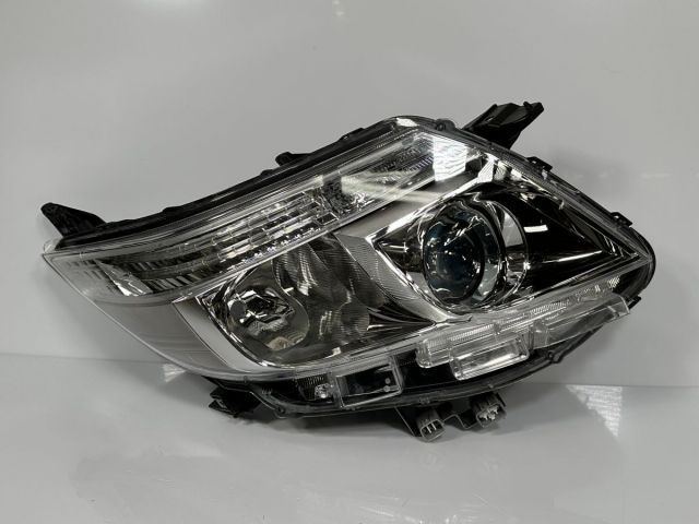 トヨタ エスクァイア ZWR80G 右ヘッドライト ジャンク品 28-241 エスクワィア 80 純正ヘッドライト（右） （ジャンク品） 28-241