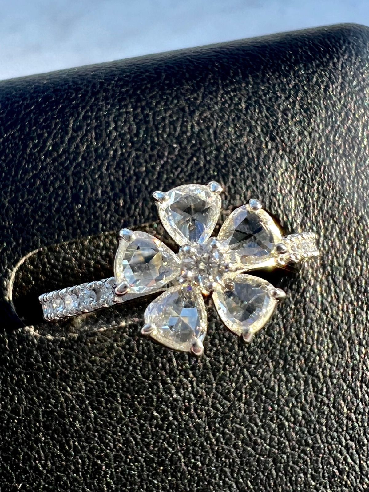 超素敵 まるで氷のお花 Pt 950 ローズカットダイヤモンドフラワーモチーフリング