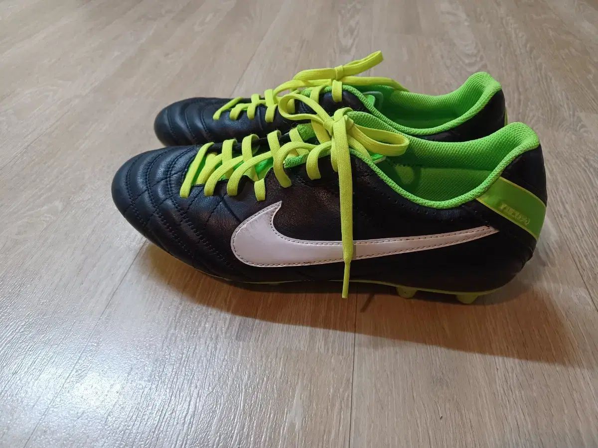 サッカーシューズ 260