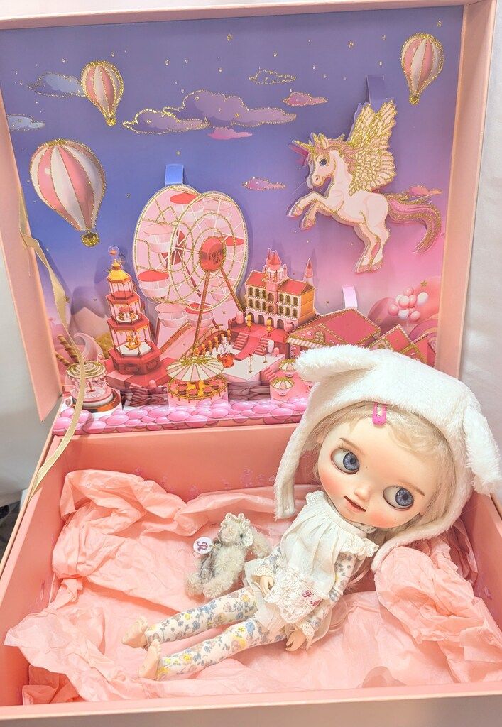 海外作家製 ディーラーカスタムブライス うさ耳帽子ブロンズヘアの女の子