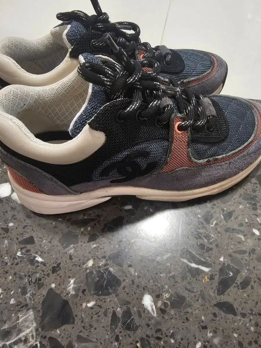 シャネル スニーカー ブラック ヴィンテージ