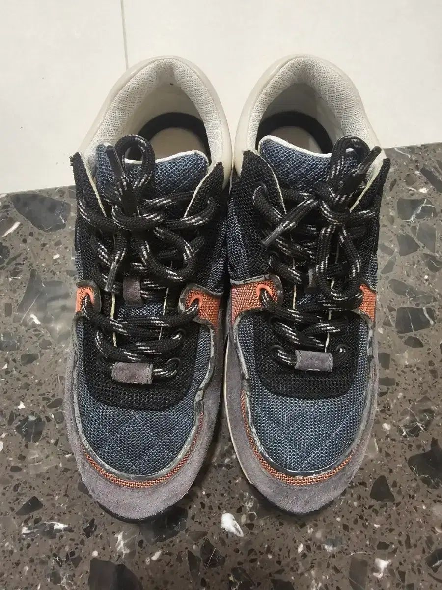 シャネル スニーカー ブラック ヴィンテージ