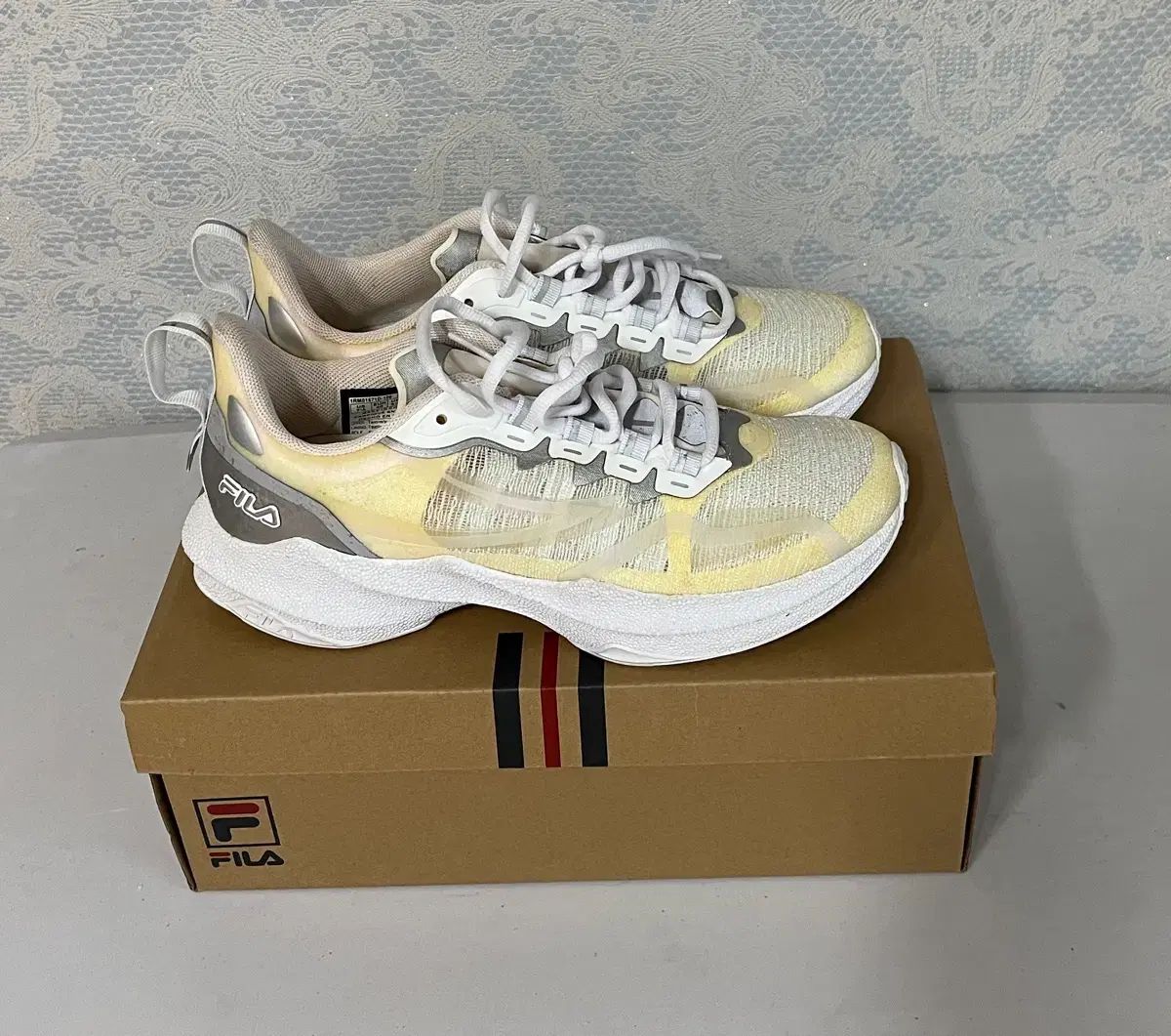 フィラ スニーカー 出品