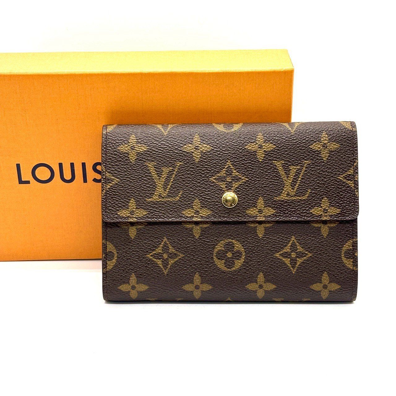 通帳も旅券も一つに LOUIS