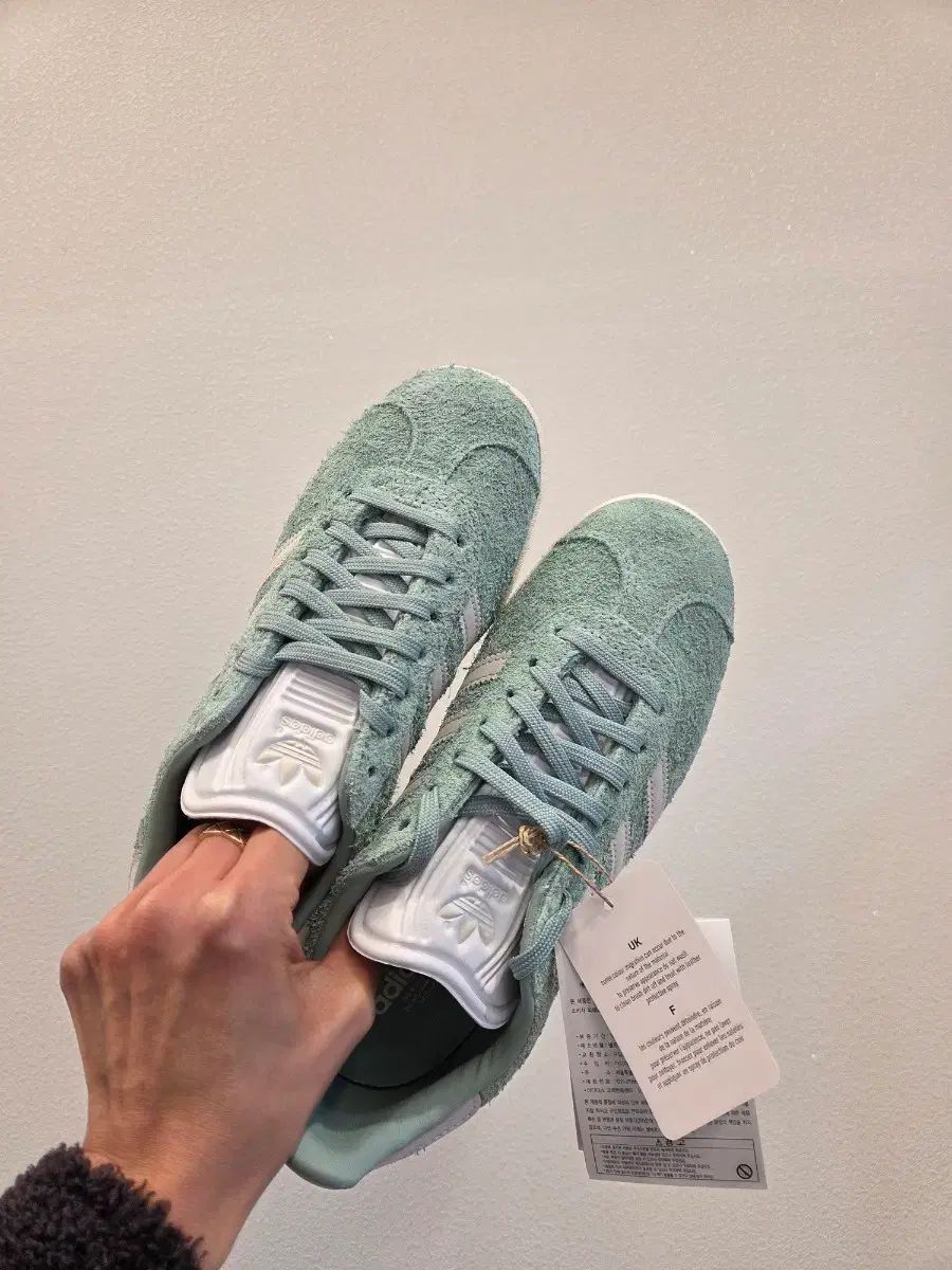 アディダス ガゼル ヘイズグリーン 230