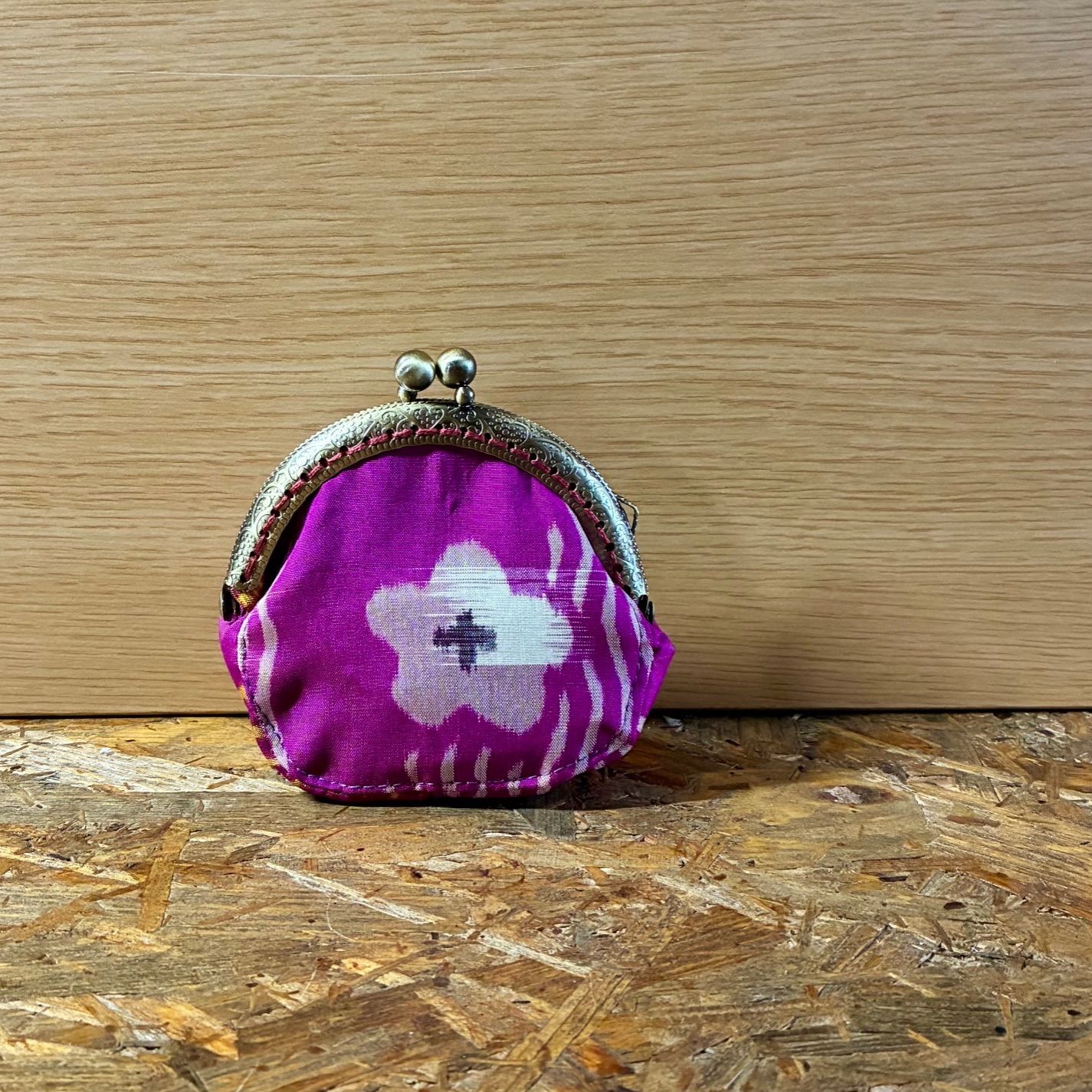 着物リメイク 銘仙 梅柄の手のひらサイズ＊がま口ポーチ - メルカリ