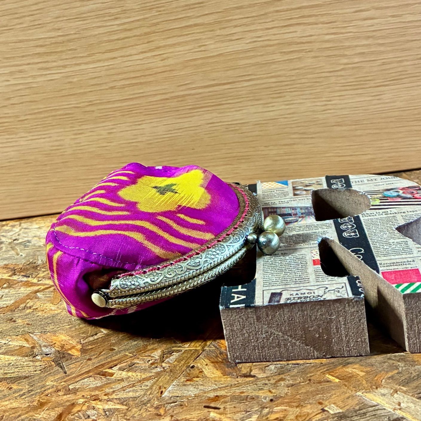 着物リメイク 銘仙 梅柄の手のひらサイズ＊がま口ポーチ - メルカリ