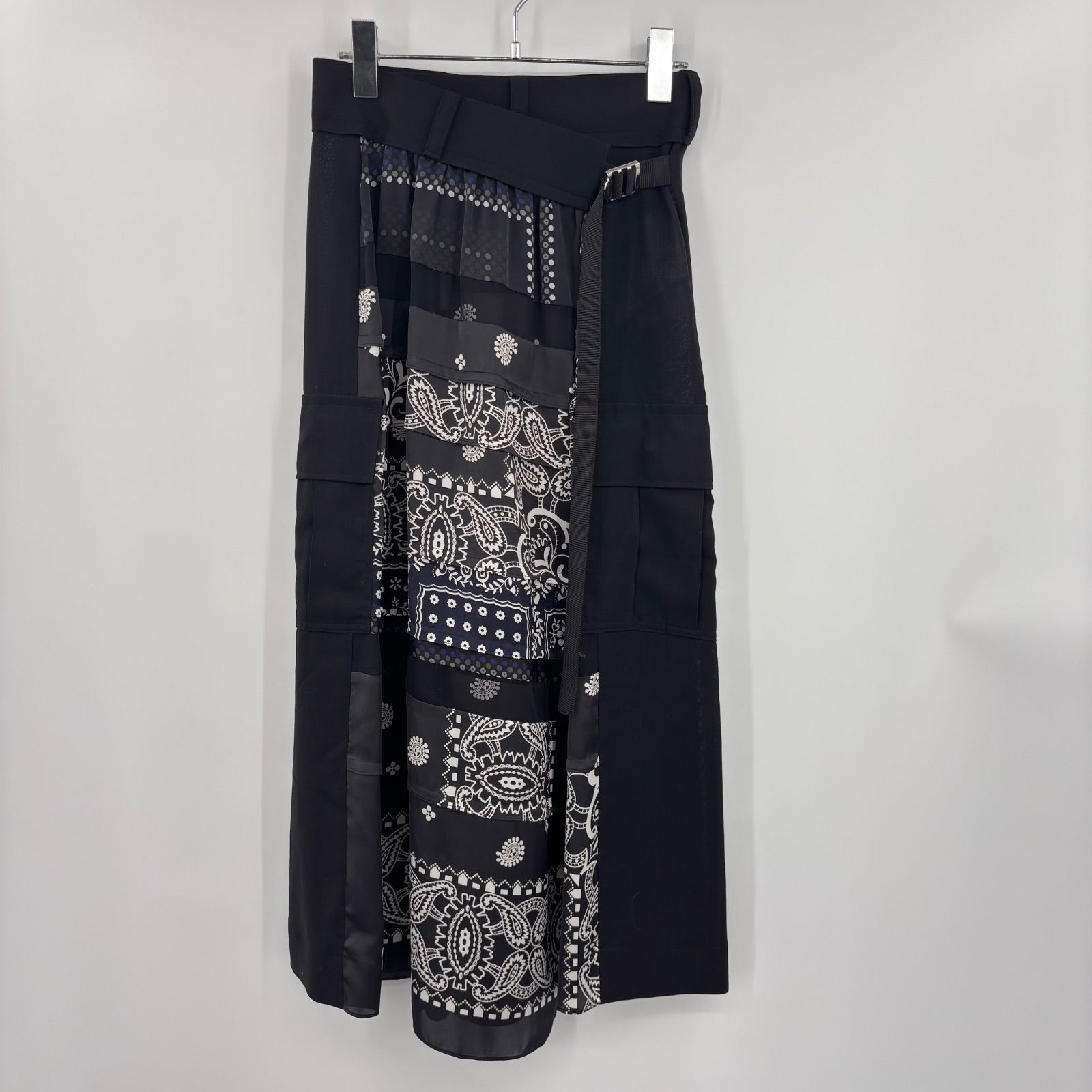 sacai バンダナ柄　スカート　ブラック sacai］ Bandana Print Skirt. – MaW SAPPORO