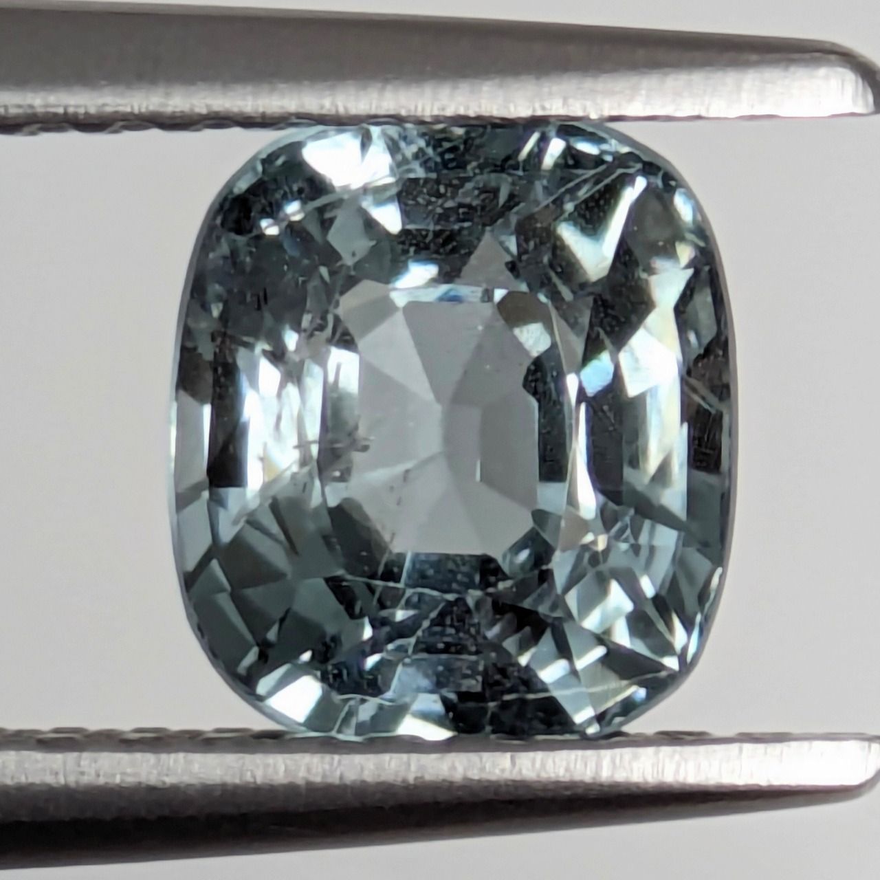 グリーンスピネル ミャンマー モゴック産 1.54 ct