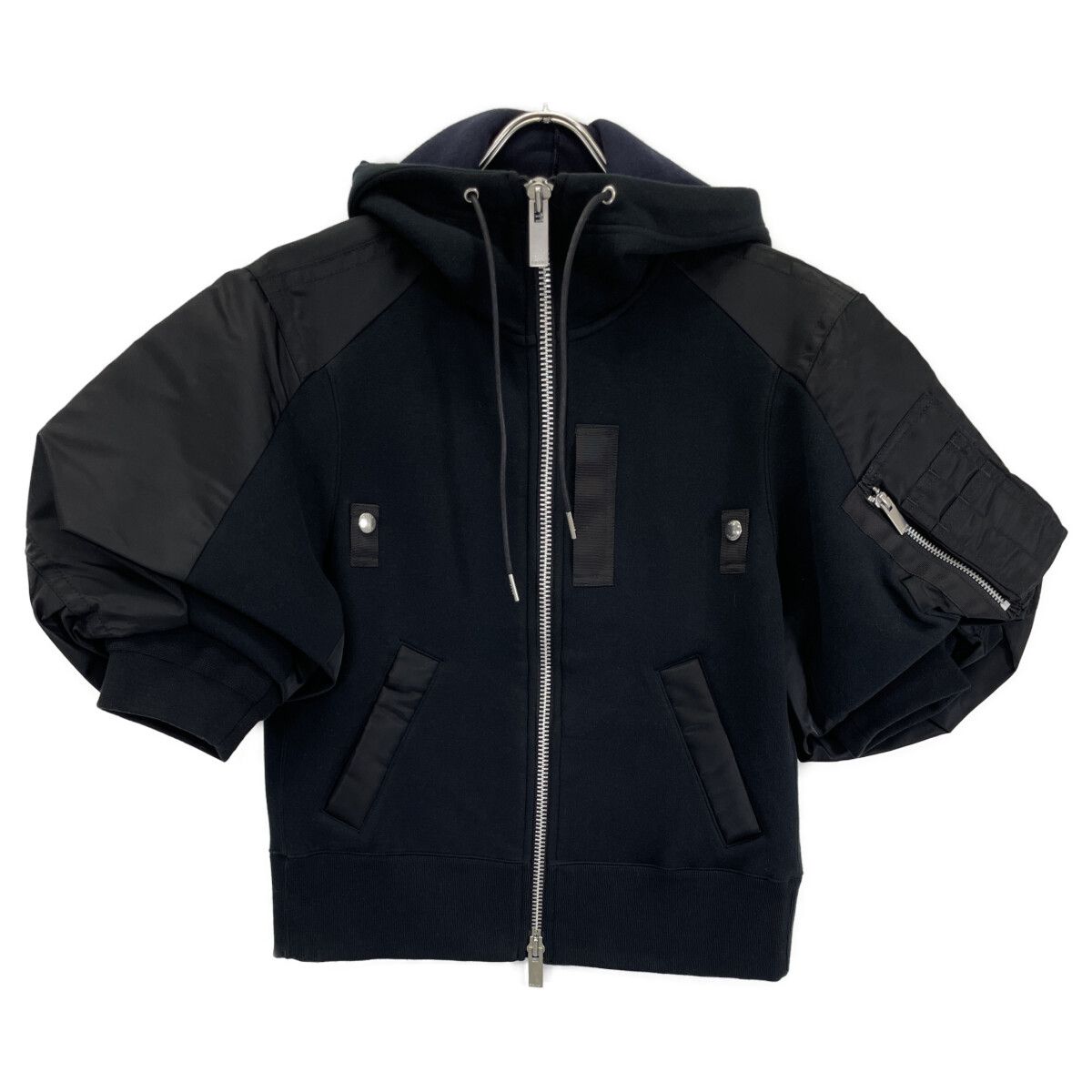 sacai サカイ 24-07260 ﾌﾞﾗｯｸ 材切り替え半袖ｼﾞｯﾌﾟｱｯﾌﾟﾊﾟｰｶｰ 2 - メルカリ