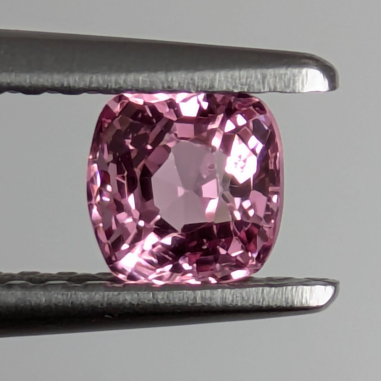 ピンクスピネル ミャンマー モゴック産 0.53 ct