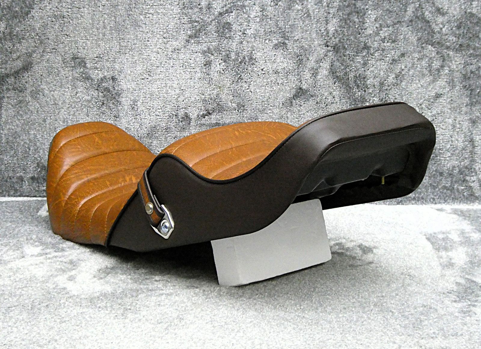 ゴキ ブラウン タックロールシート/茶 GSX250E GSX400E ゴキ 茶ツートン 新ローダウン タックロールシート /完成品BROWN