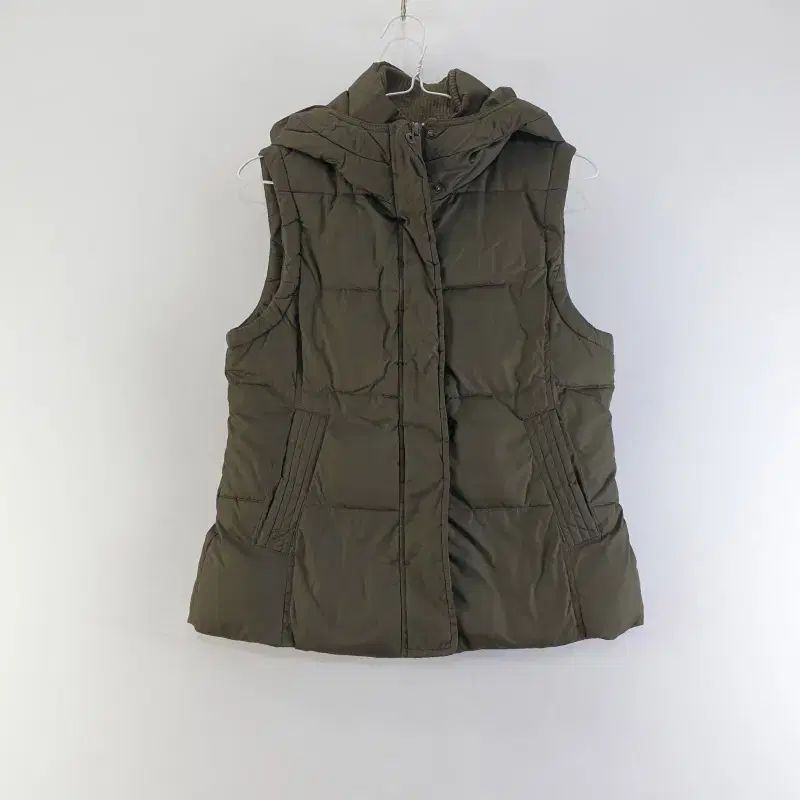   ダウンベスト Mサイズ カーキ PYRENEX ダウンベスト L カーキ - メルカリ