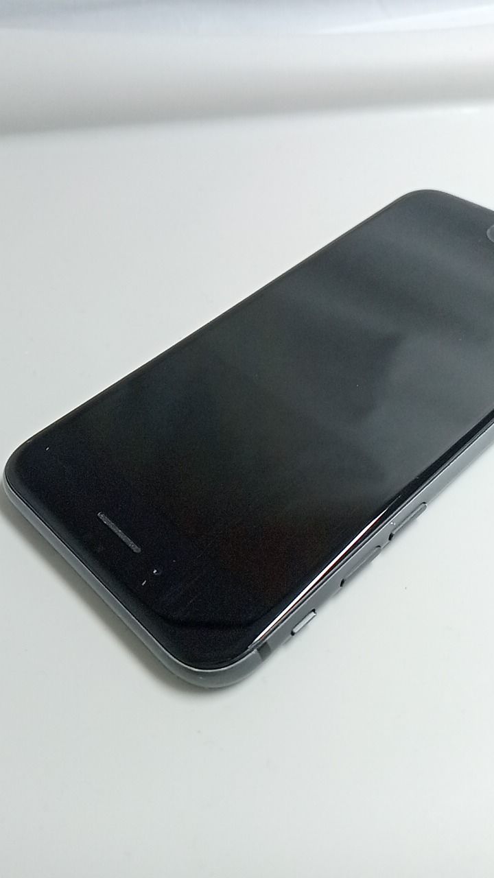 スマートフォン・携帯電話 バッテリー100%！ iPhone8 A1906 64GB 本体 
