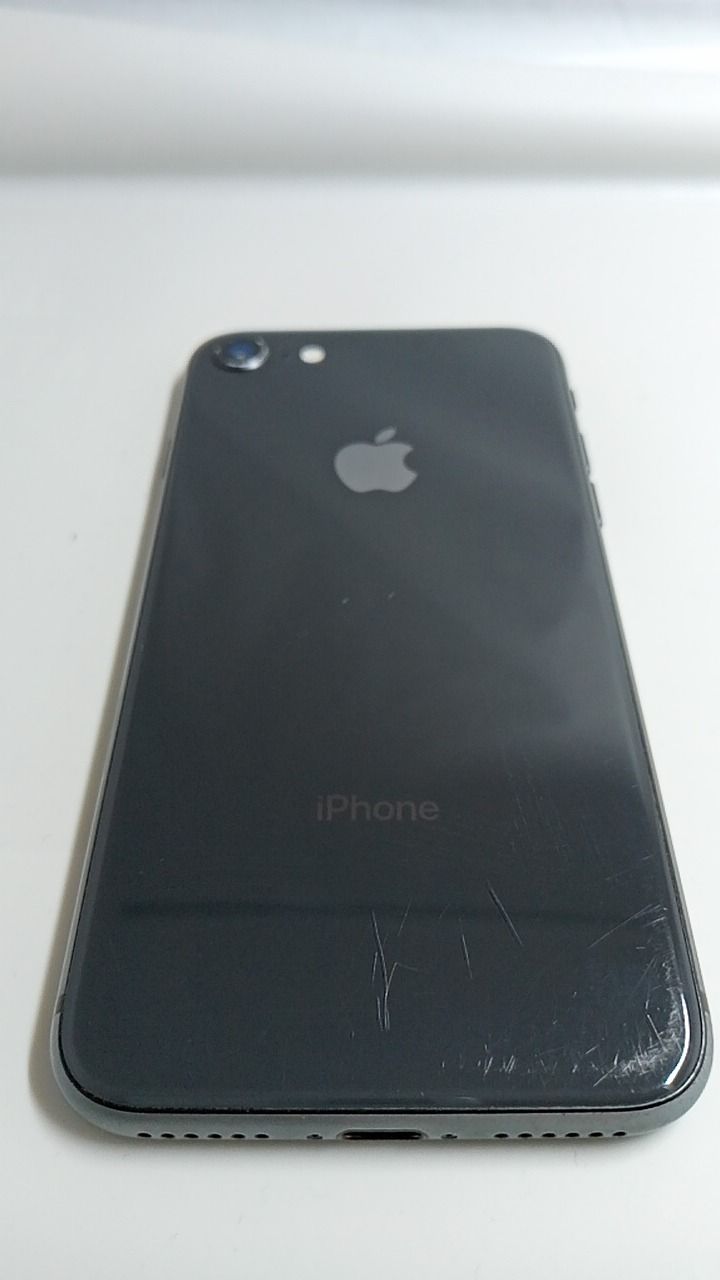 スマートフォン・携帯電話 バッテリー100%！ iPhone8 A1906 64GB 本体 