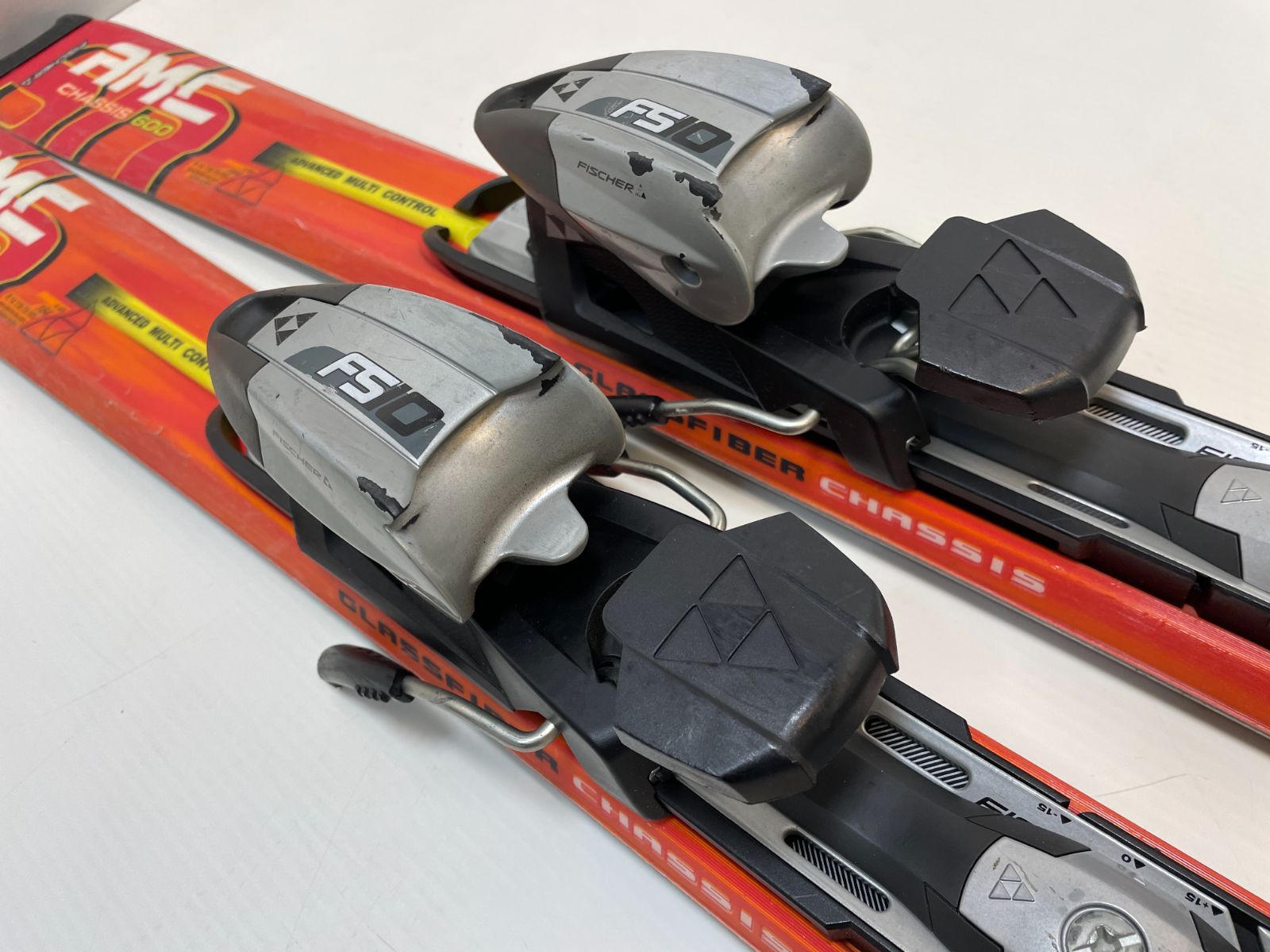 ◆ スキー AMC CHASSIS 600 164 カービングスキー スキー板 ◇ スキー FISCHER AMC CHASSIS 600 164 cm カービングスキー スキー板