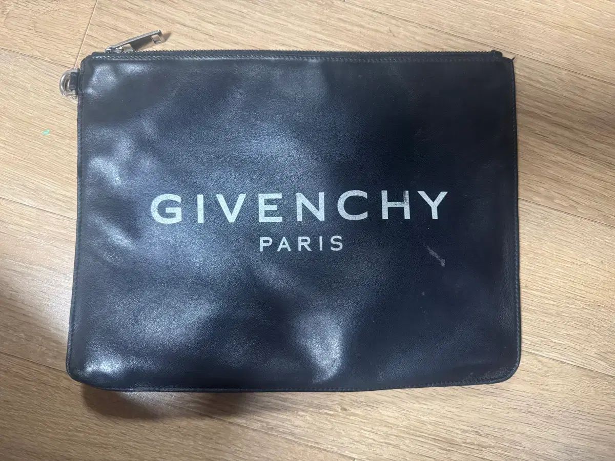 Givenchy ジバンシィ ブラック ロゴ クラッチバッグ