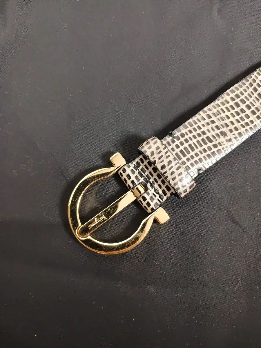 フェラガモ レディースベルト GOLD バックル