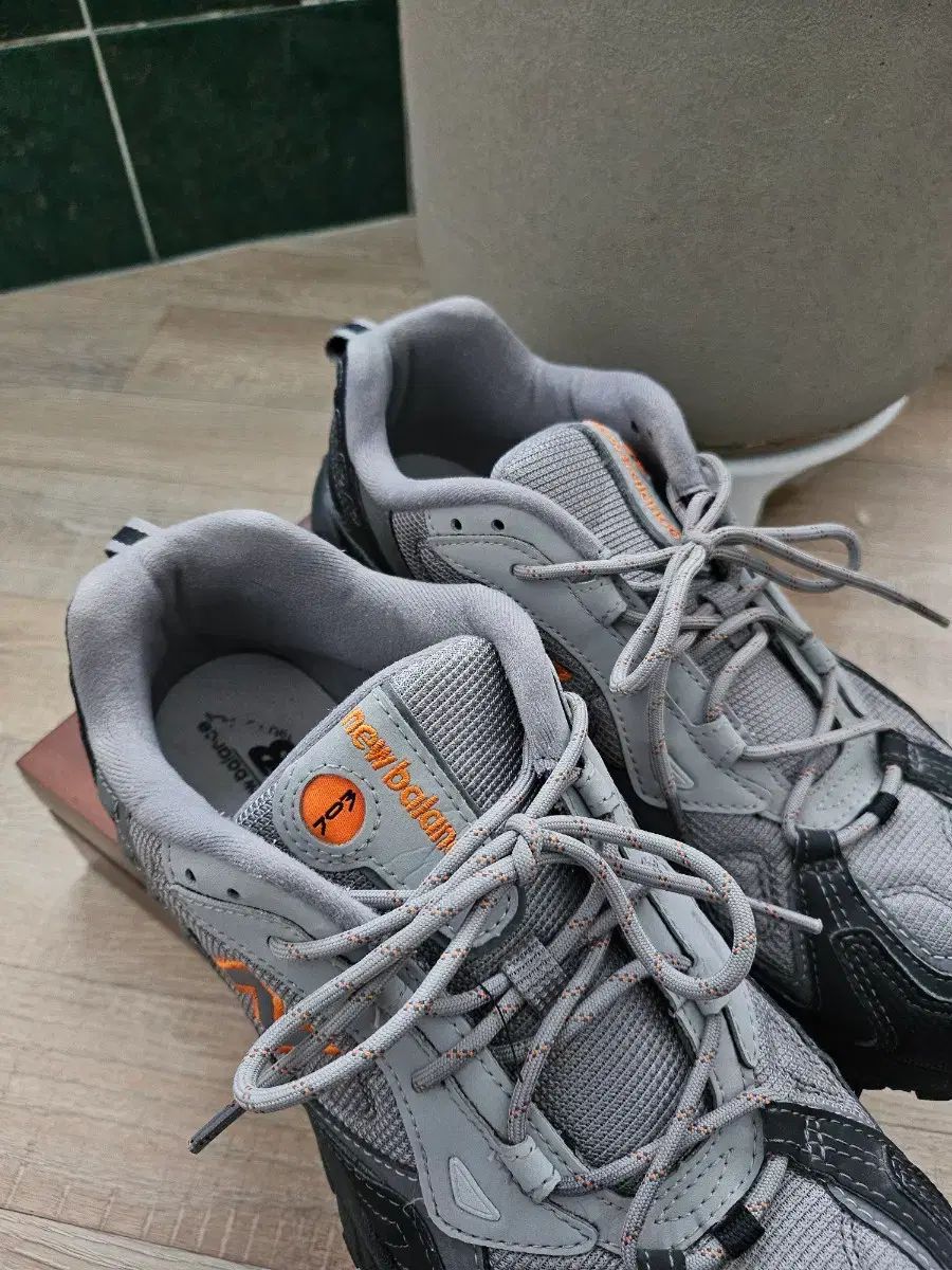  ニュー ンス 703 スニーカー 275 mm 登山靴 トレッキングシューズ アウトドアシューズ