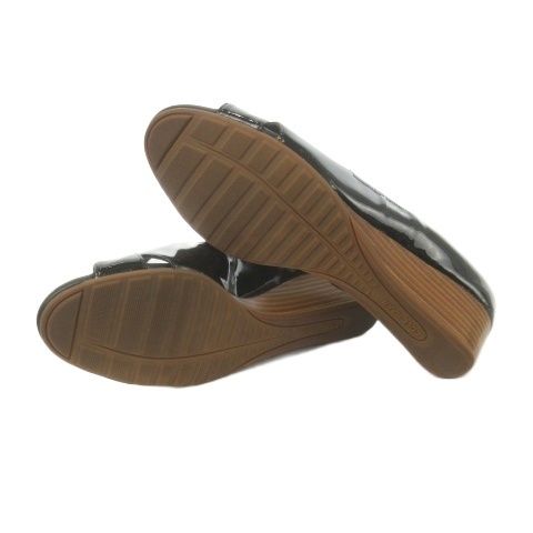 オープントゥ レザー