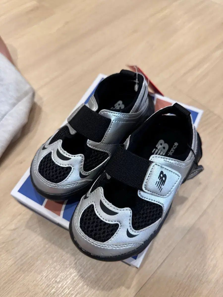 シルバー ブラック