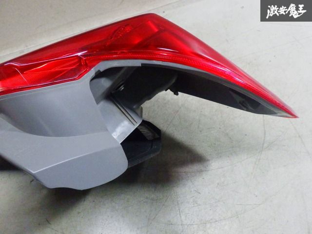 ヴィッツ NSP130 後期 純正テールライト 左右セット トヨタ ヴィッツ NSP130 後期 純正 テールフィニッシャー ランプ 右