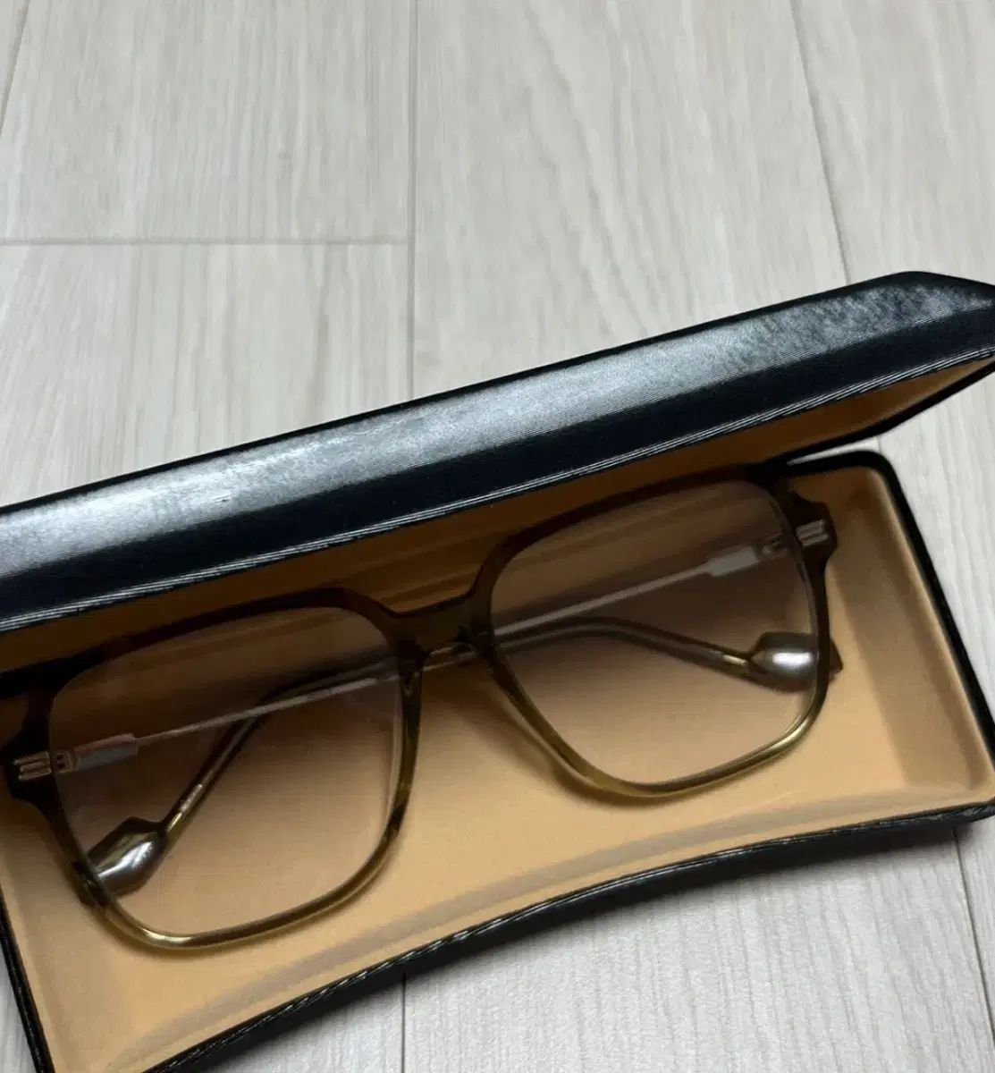 ジェントルモンスター