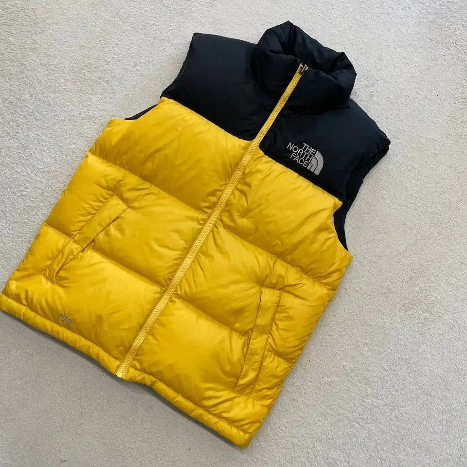 THE NORTH FACE ヌプシ ダウンベスト XS 黄黒 ノースフェイス THE NORTH FACE ダウン ベスト ヌプシ レディース