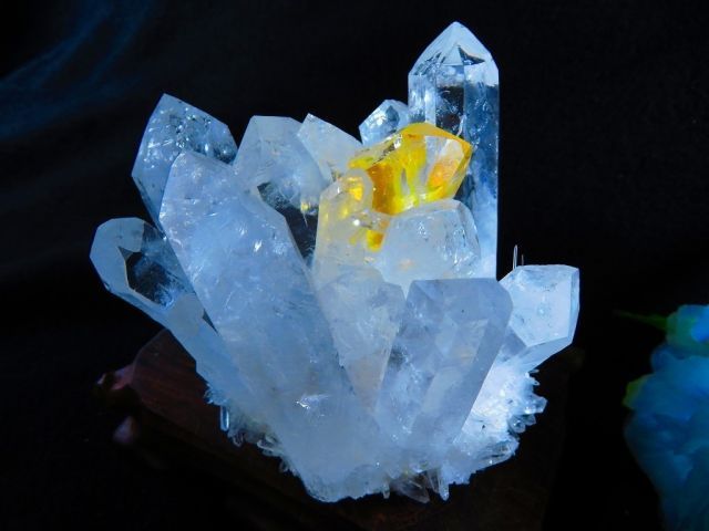 天然レムリアンシード水晶クラスター超巨大742g台付き☆〇tr19765