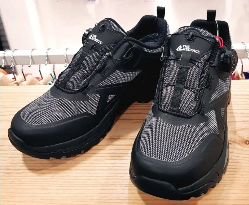 ユニセックス 작게 나온 255 THE RED FACE コンサート ジャッカル トレッキングシューズ