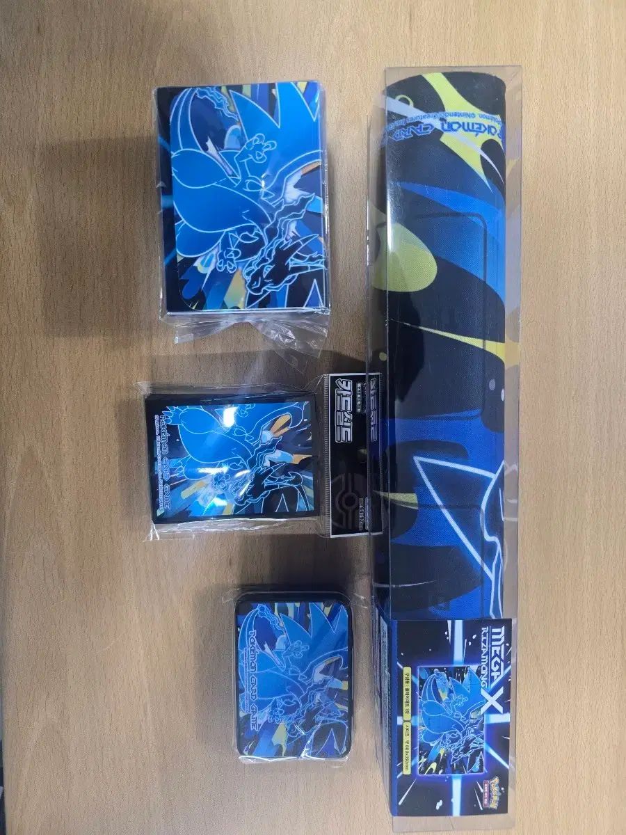 ポケットモンスター カードゲーム リザードン MegaX マット スリーブ デッキケース tin case