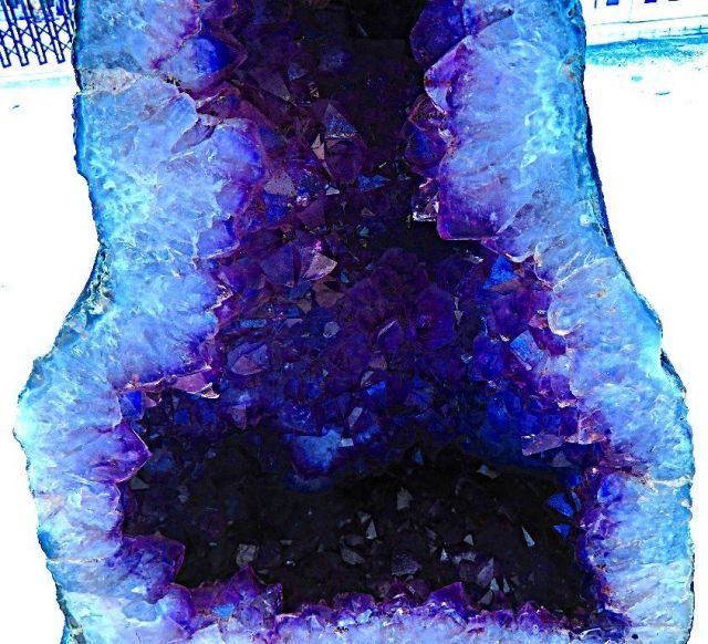 ウルグアイ産☆濃い濃い☆天然水晶宝石☆アメジストドーム超強パワー