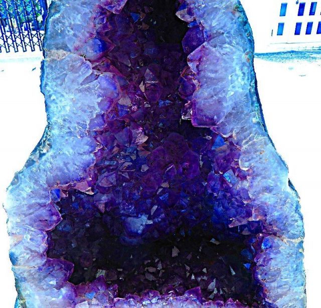 ウルグアイ産☆濃い濃い☆天然水晶宝石☆アメジストドーム超強パワー