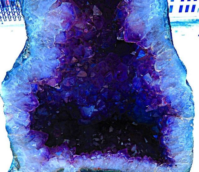 ウルグアイ産☆濃い濃い☆天然水晶宝石☆アメジストドーム超強パワー