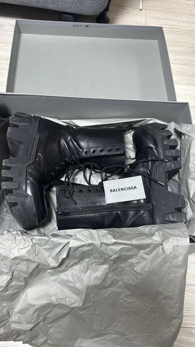 バレンシアガ ブルドーザー レースアップ ブーツ ブラック 41