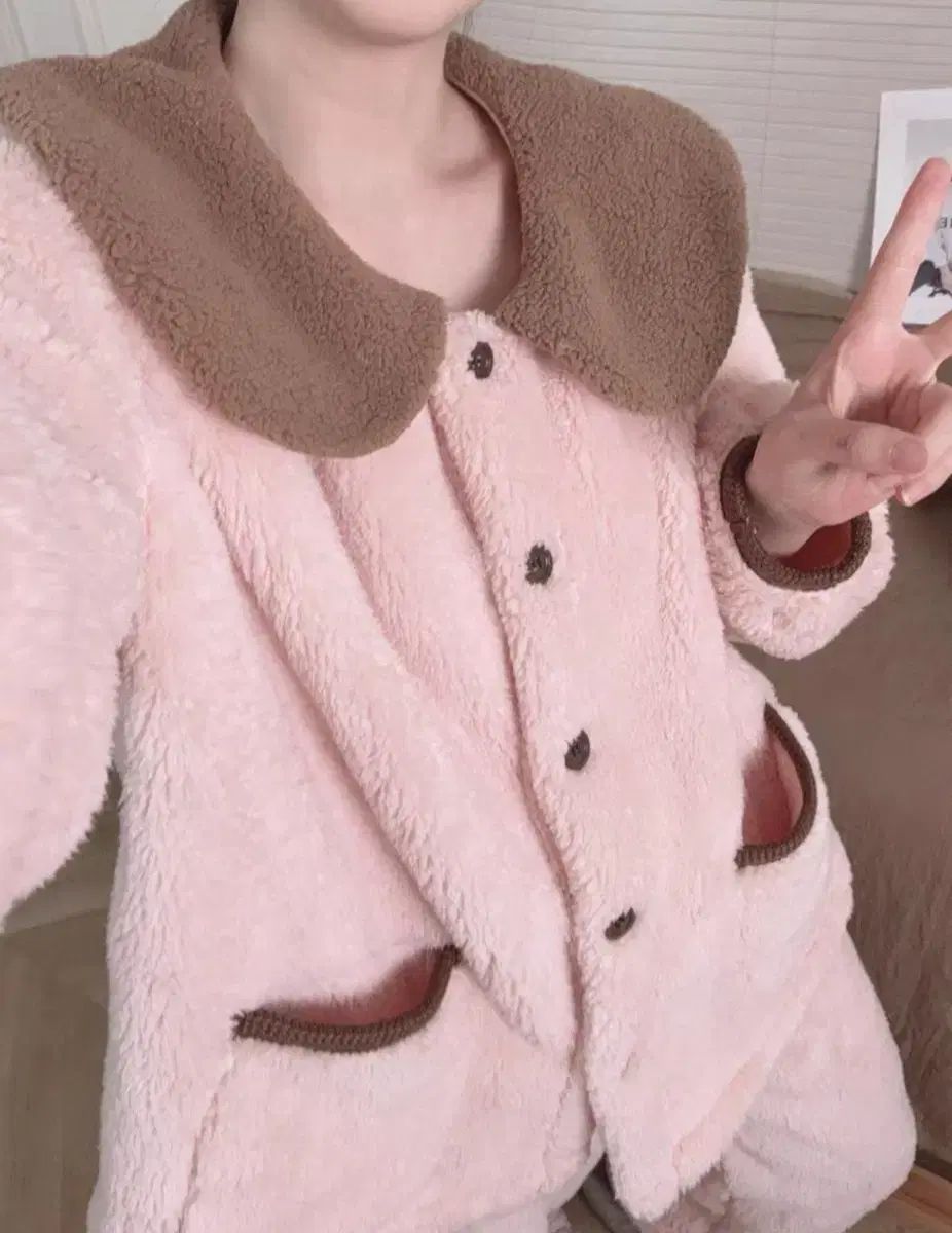 ピンク色のクマ ドール フリース パジャマ セット