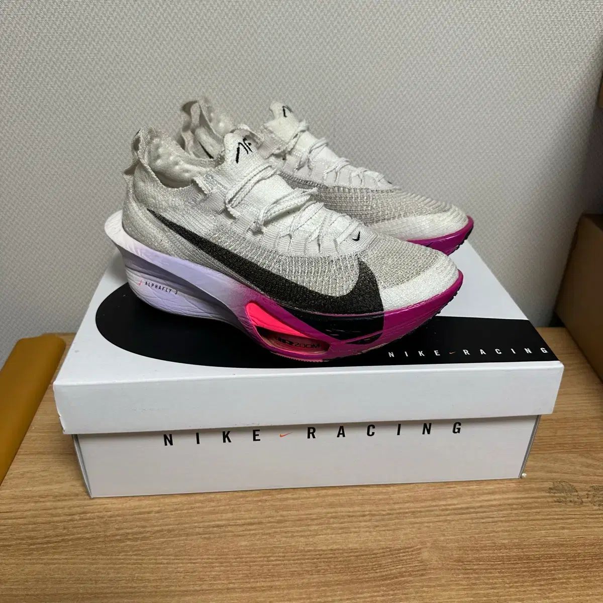 プュレグミNike アルファ フライ ホワイト/ピンク プュレグミ様専用Nike アルファ フライ ホワイト/ピンク Nike Air Zoom