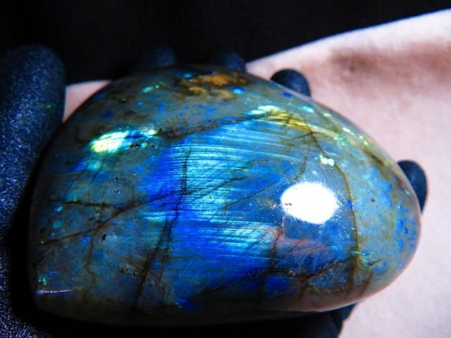 ☆強烈なブルーシラー効果！！！☆超迫力☆天然七彩ラブラドライト