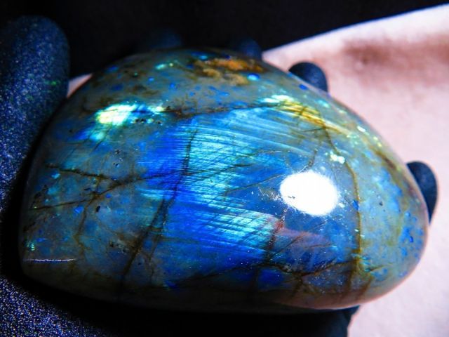 ☆強烈なブルーシラー効果！！！☆超迫力☆天然七彩ラブラドライト